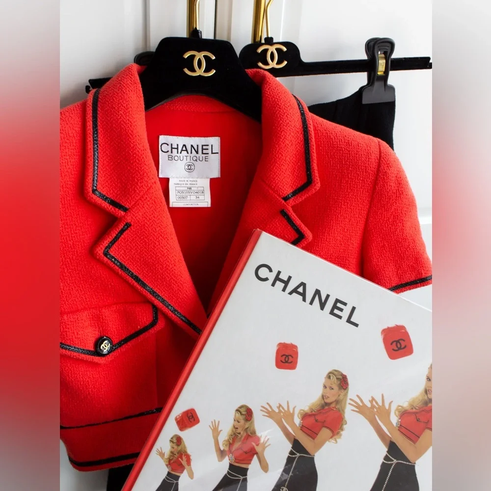 Iconic Chanel Vintage S/S 1995 Barbie Cropped Red Black 95P Jacket Skirt Suit - Picture 17 of 17